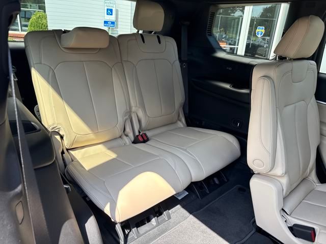 2025 Jeep Grand Cherokee Limited photo 23