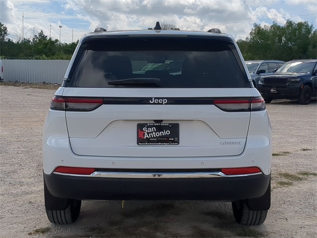 2025 Jeep Grand Cherokee Laredo photo 6