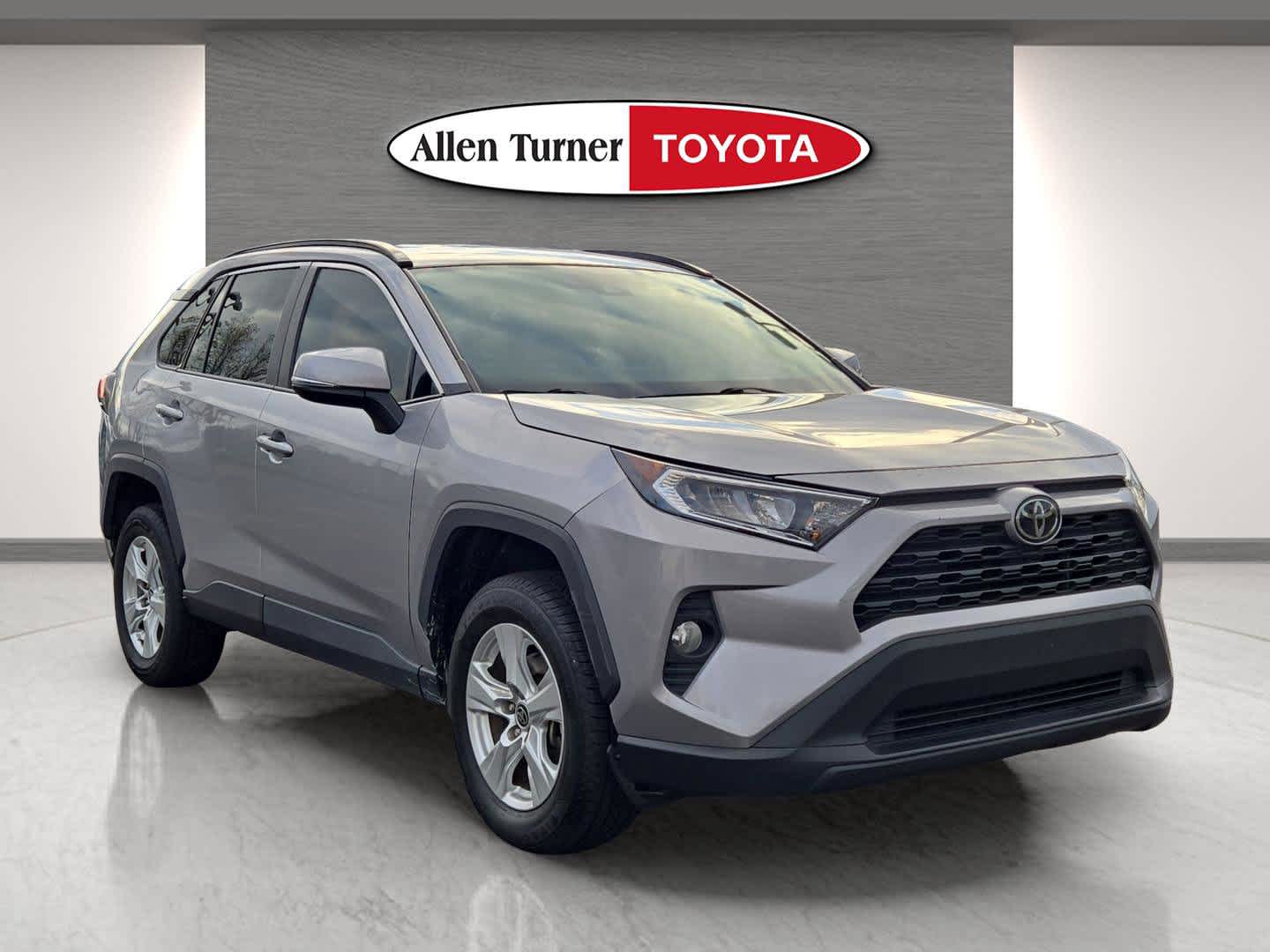 2021 Toyota RAV4 XLE's photo