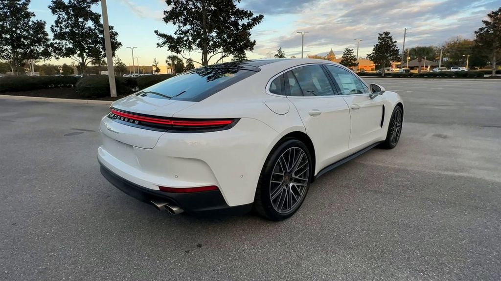2025 Porsche Panamera Base photo 8