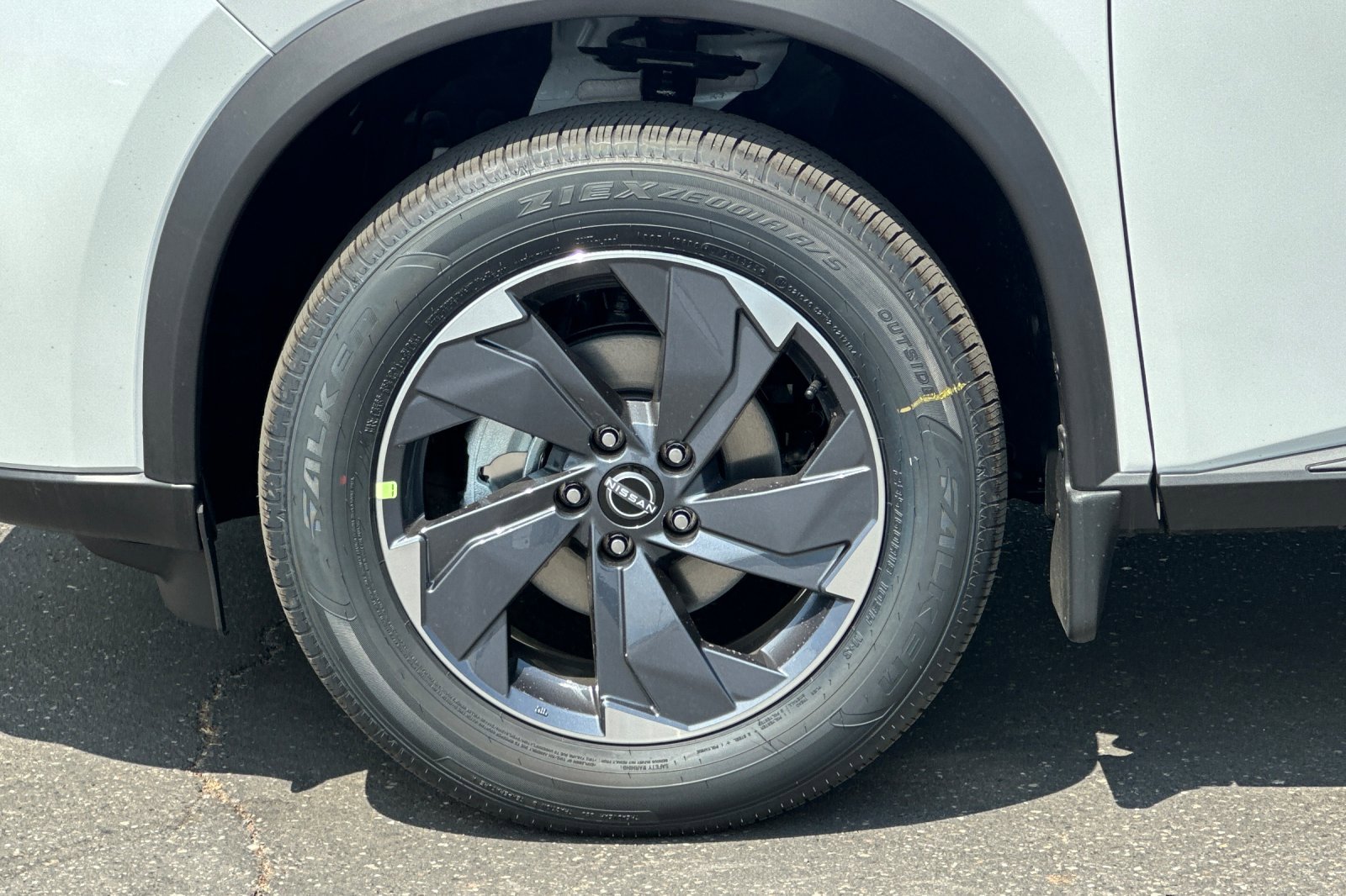 2026 Nissan Rogue SV photo 18