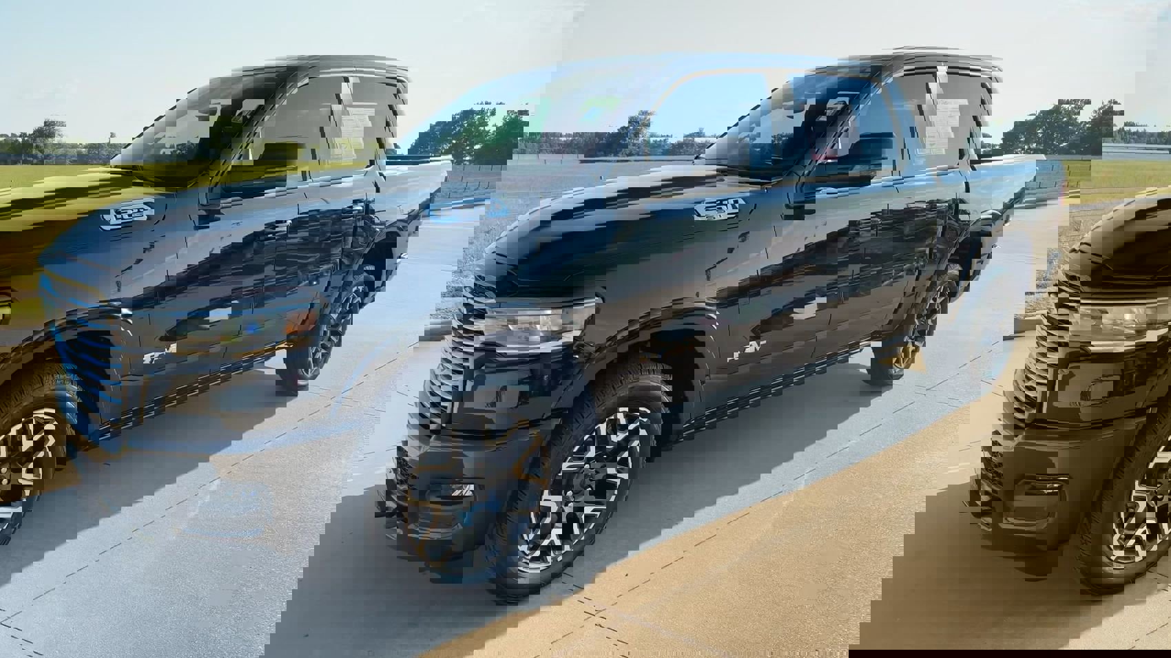 2025 Ram 1500 Laramie photo 4
