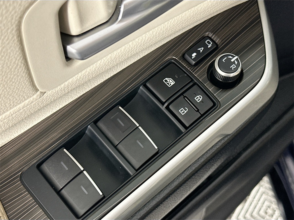 2024 Toyota Sienna Limited photo 21