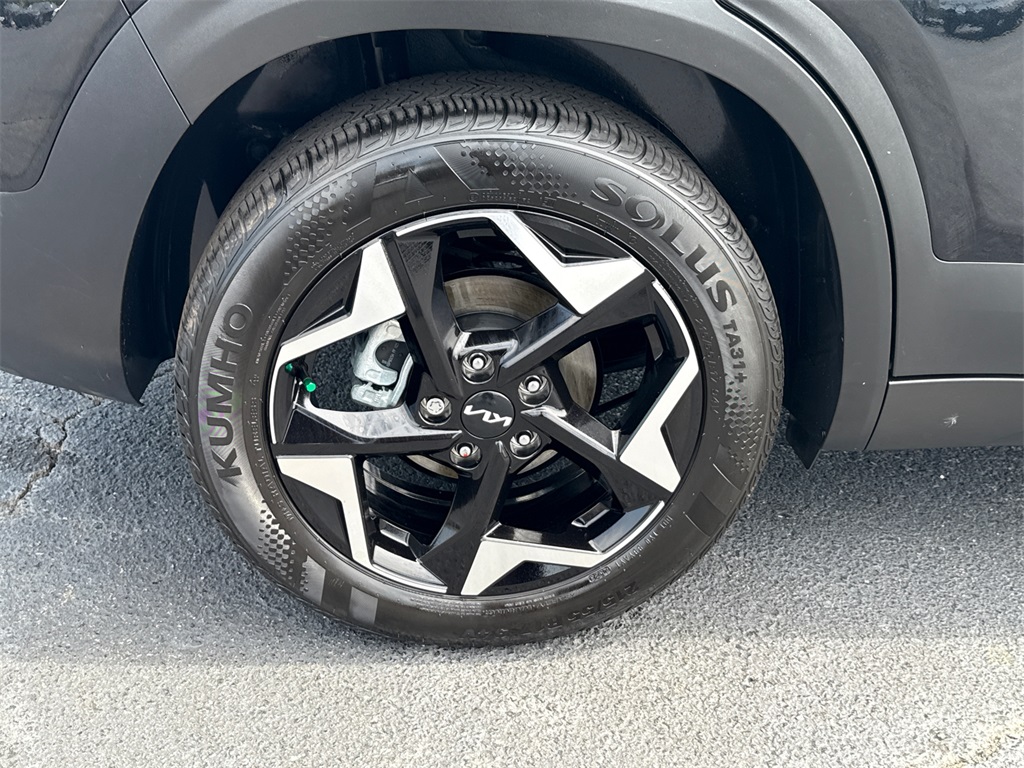 2024 Kia Seltos EX photo 17