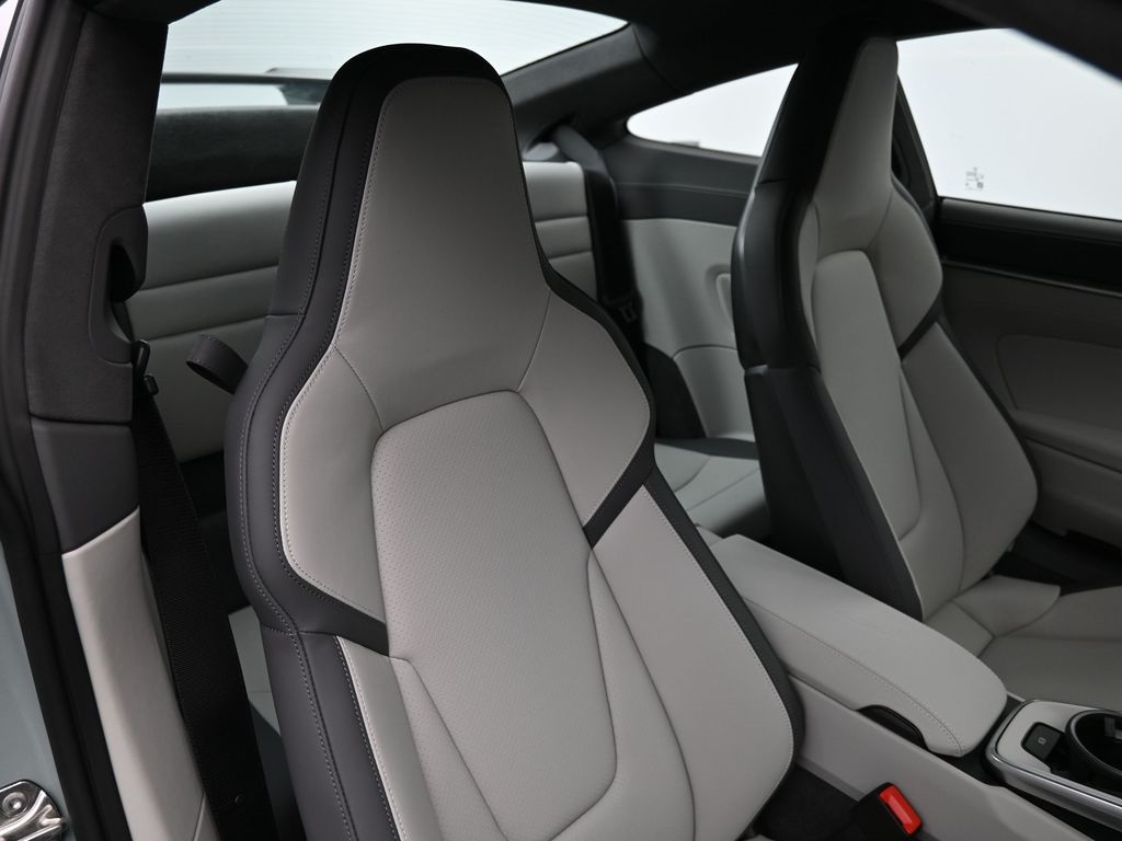 2026 Porsche 911 GTS photo 11