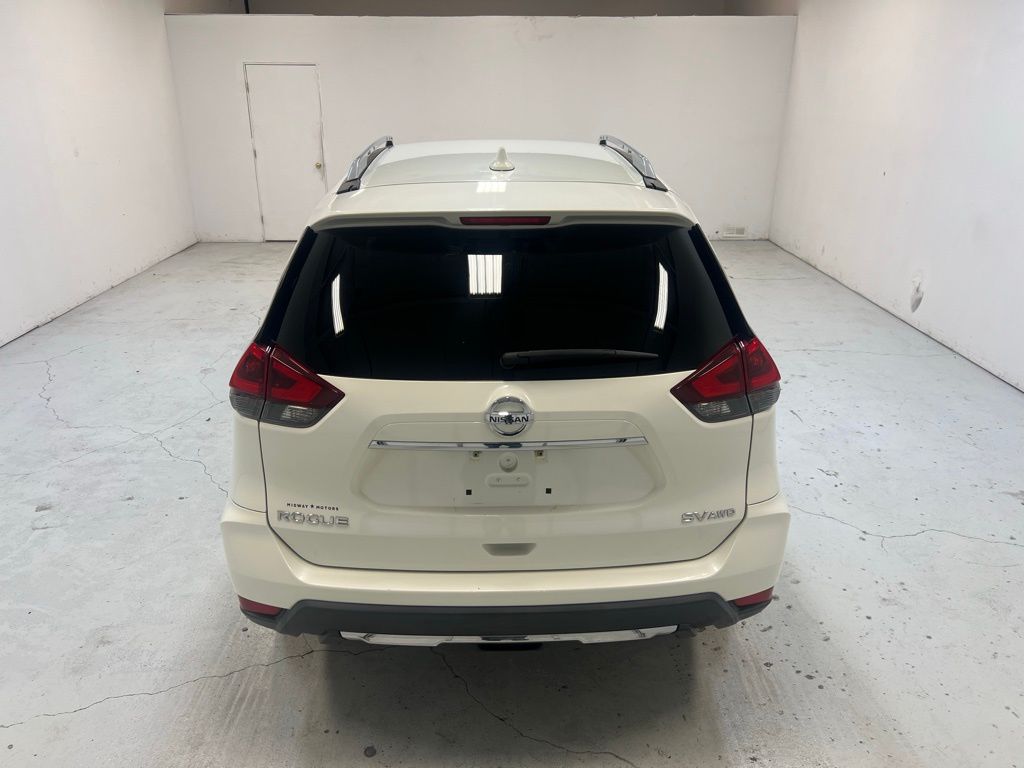 2018 Nissan Rogue SV photo 3