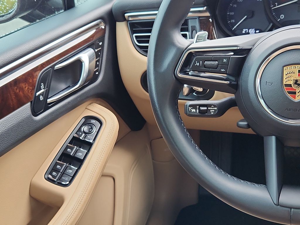 2023 Porsche Macan Base photo 25