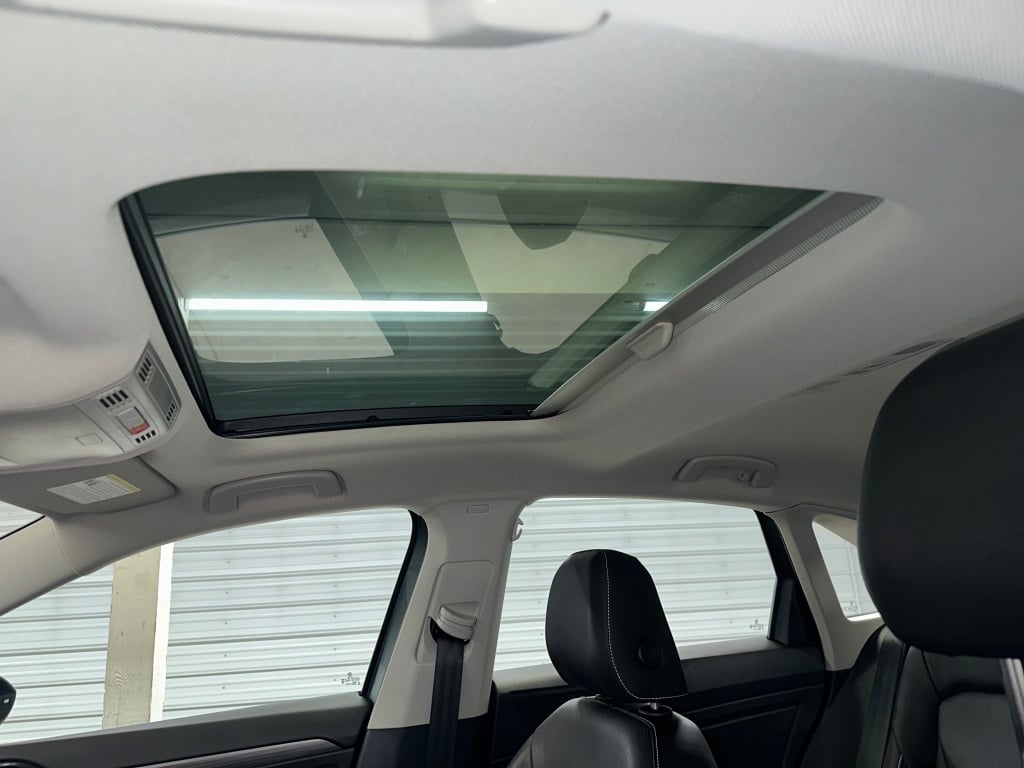 2023 Volkswagen Jetta SEL photo 4