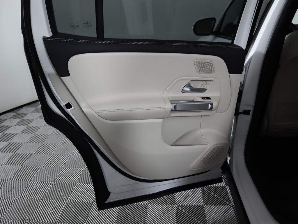 2025 Mercedes Benz EQB photo 25