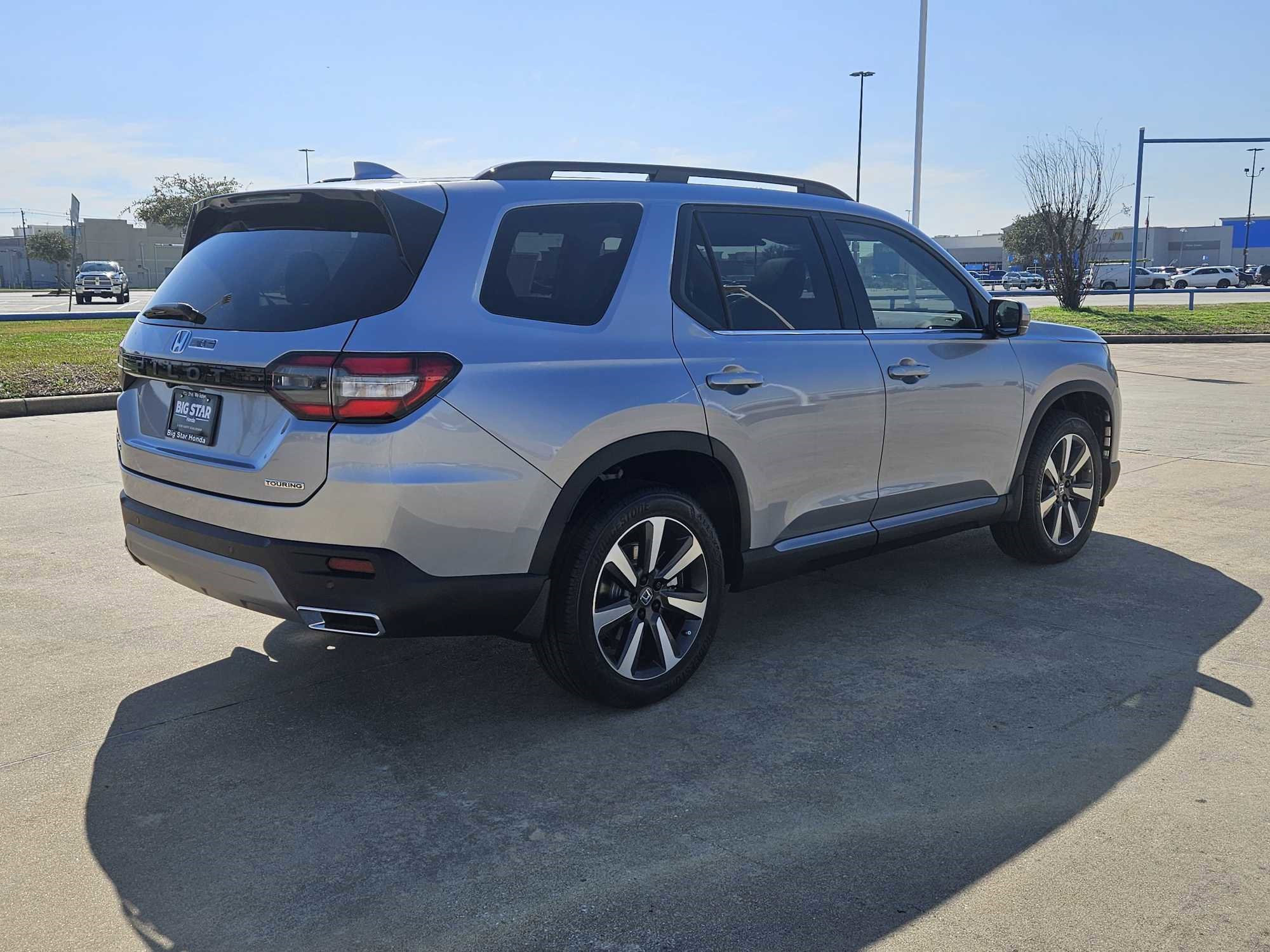 2025 Honda Pilot Touring photo 4