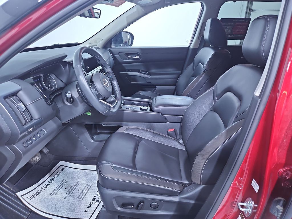 2024 Nissan Pathfinder SL photo 9