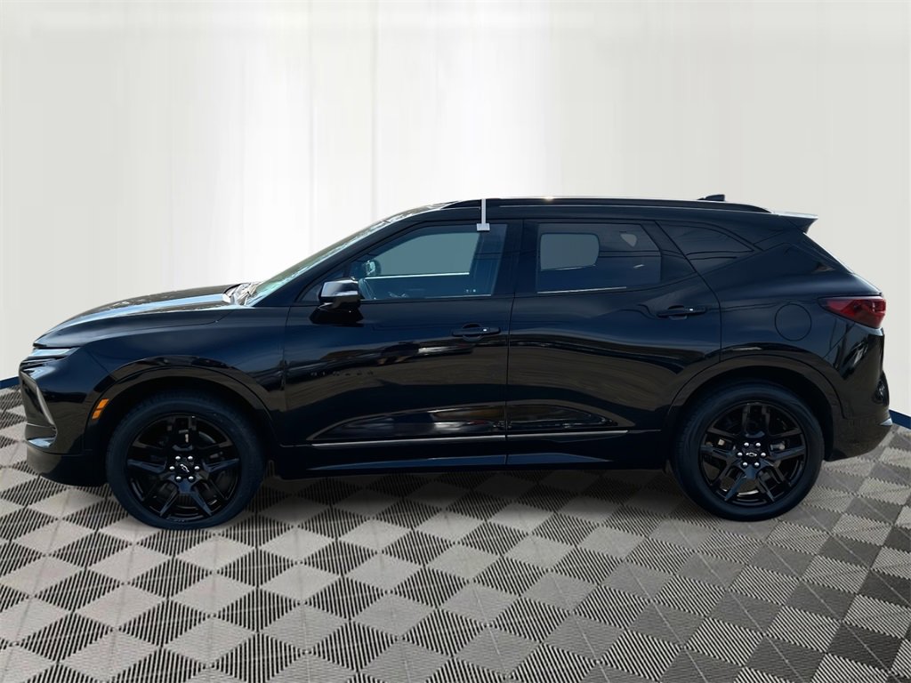 2024 Chevrolet Blazer RS photo 2