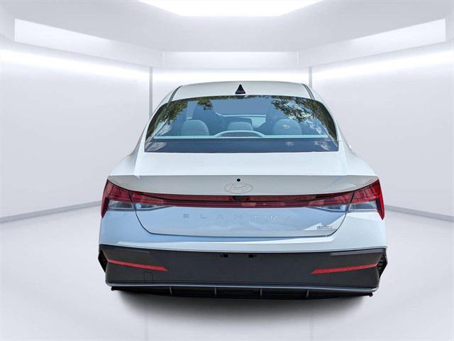 2025 Hyundai Elantra Hybrid Blue photo 4