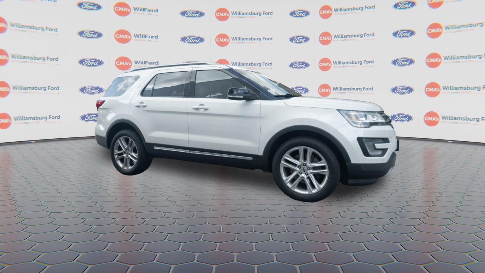 2017 Ford Explorer XLT photo 3