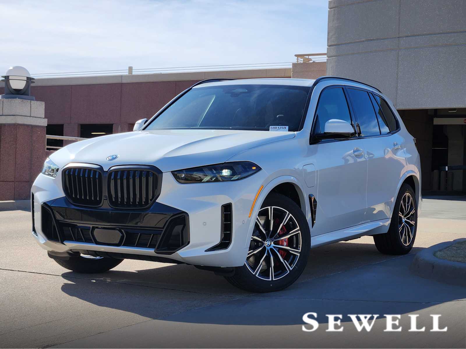 2026 BMW X5 50e's photo