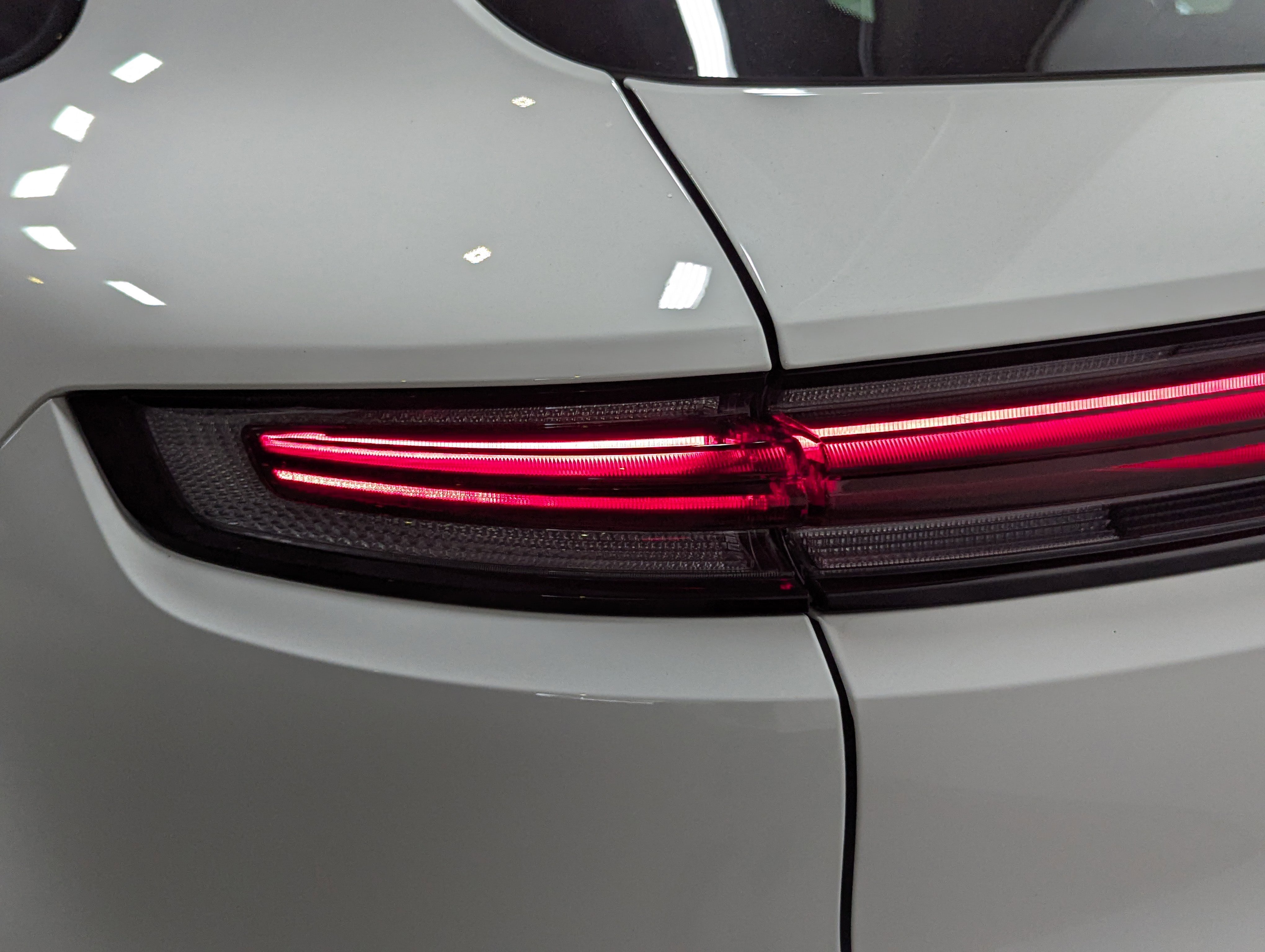 2025 Porsche Cayenne E-Hybrid photo 4