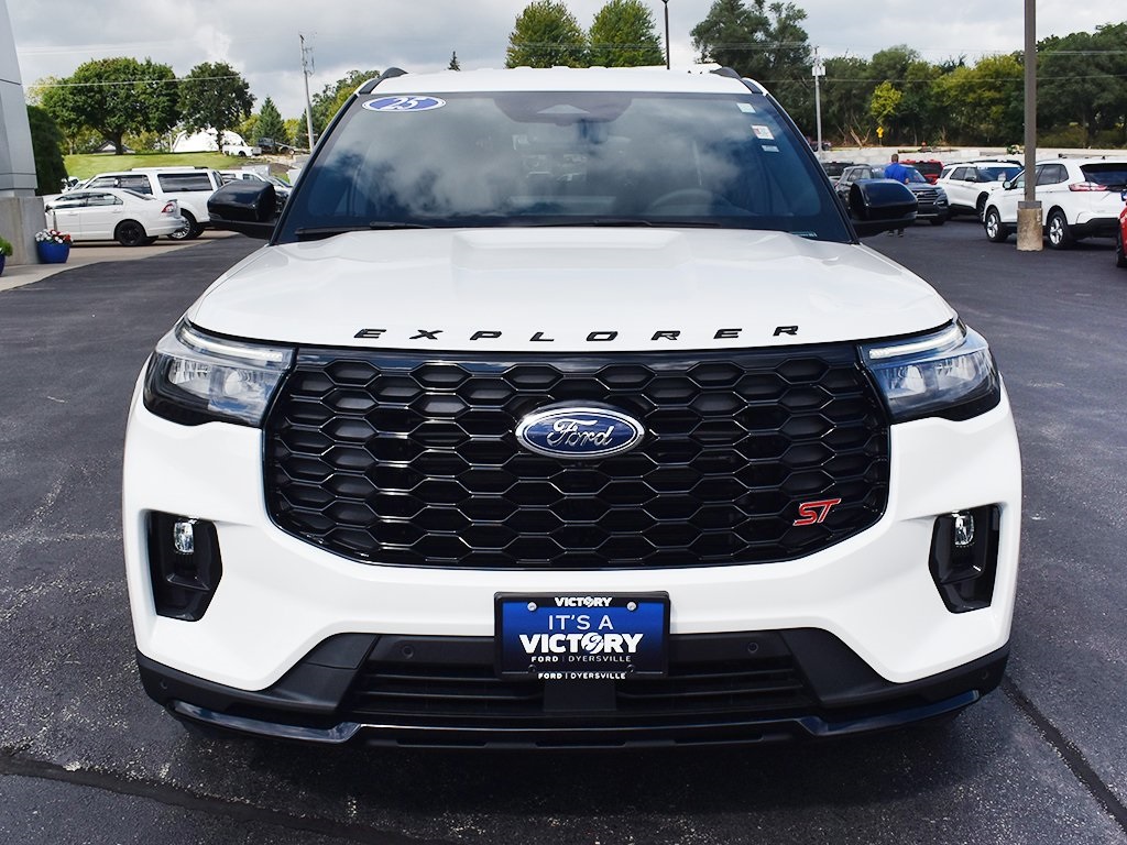 2025 Ford Explorer ST photo 21