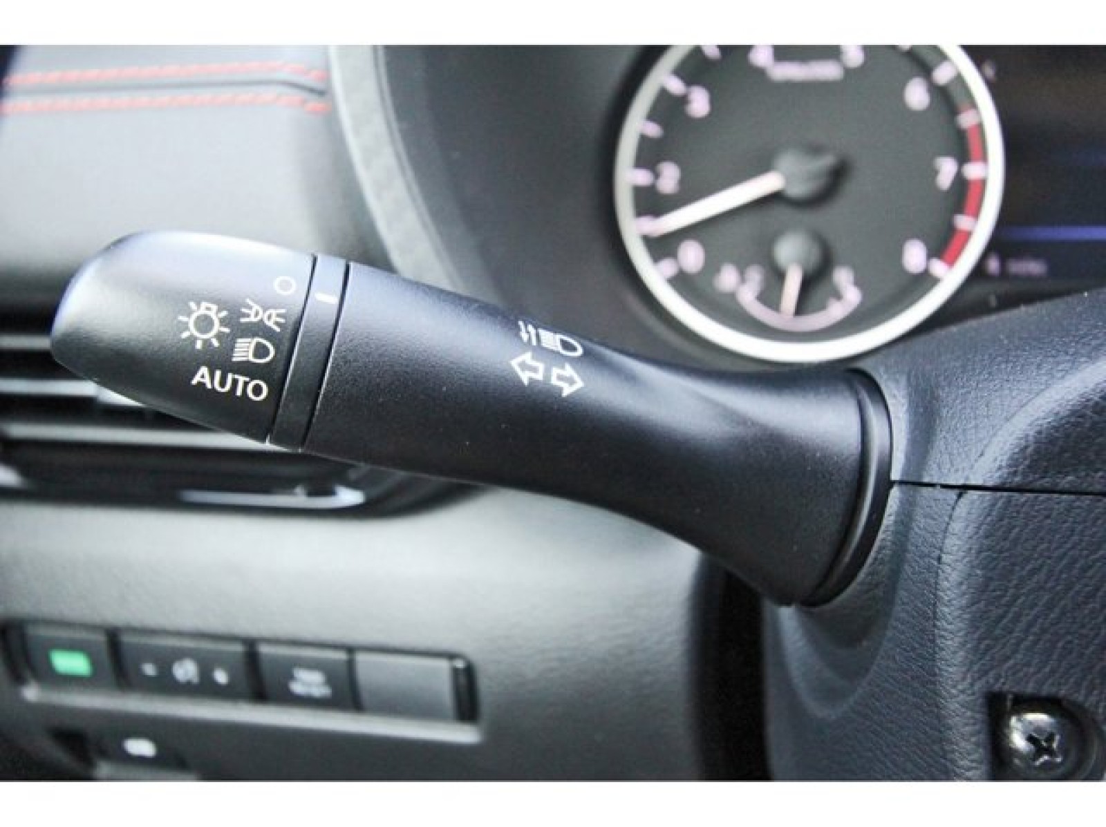 2025 Nissan Sentra SR White at Robbins Nissan