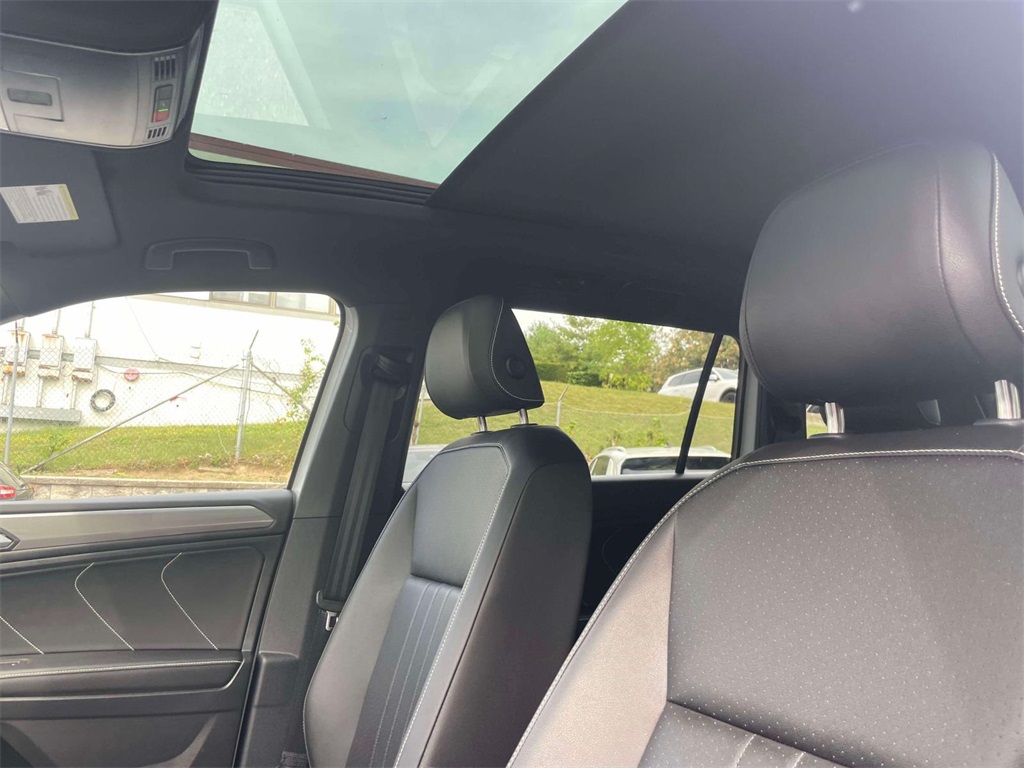 2022 Volkswagen Tiguan SE R-Line Black photo 16