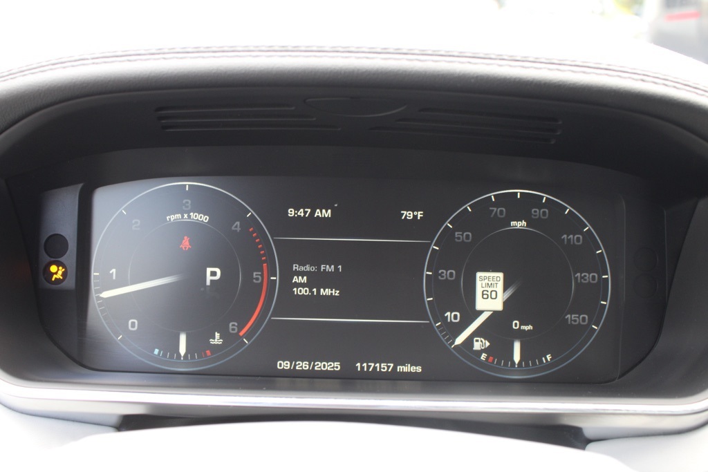 2016 Land Rover Range Rover HSE photo 17