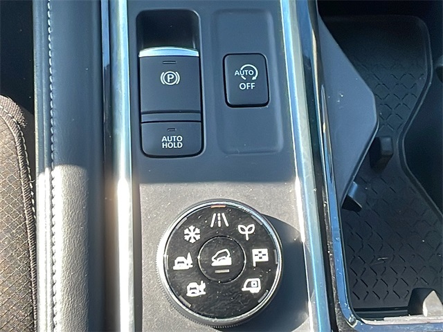 2023 Nissan Pathfinder SL photo 17