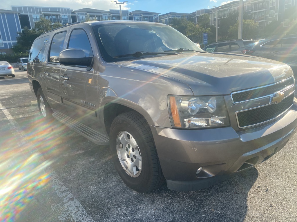 2014 Chevrolet Suburban 1500 LT photo 2