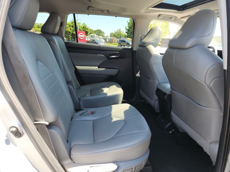 2021 Toyota Highlander XLE photo 13