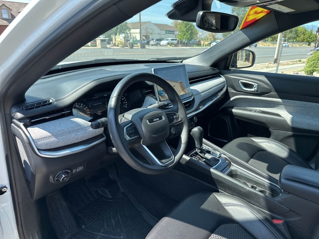2023 Jeep Compass Latitude photo 9