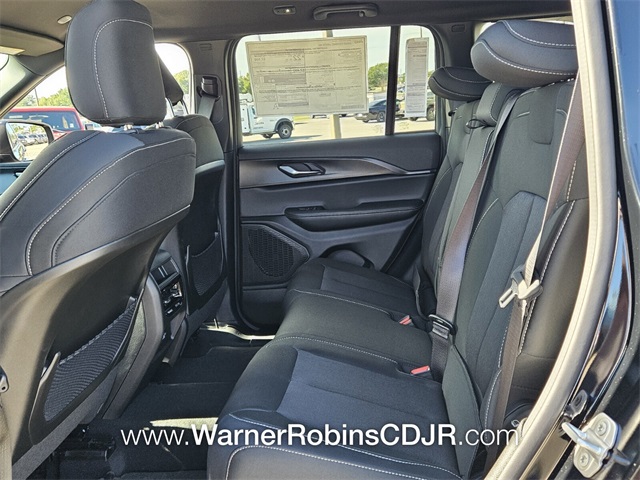 2025 Jeep Grand Cherokee Laredo photo 6