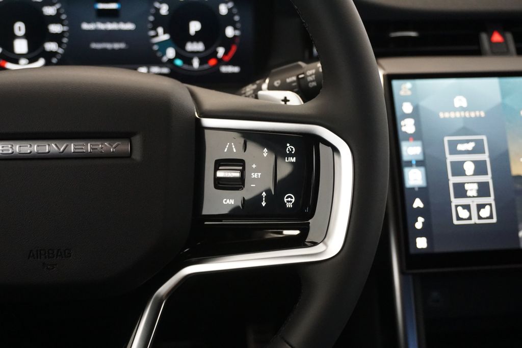 2025 Land Rover Discovery Sport SE photo 13