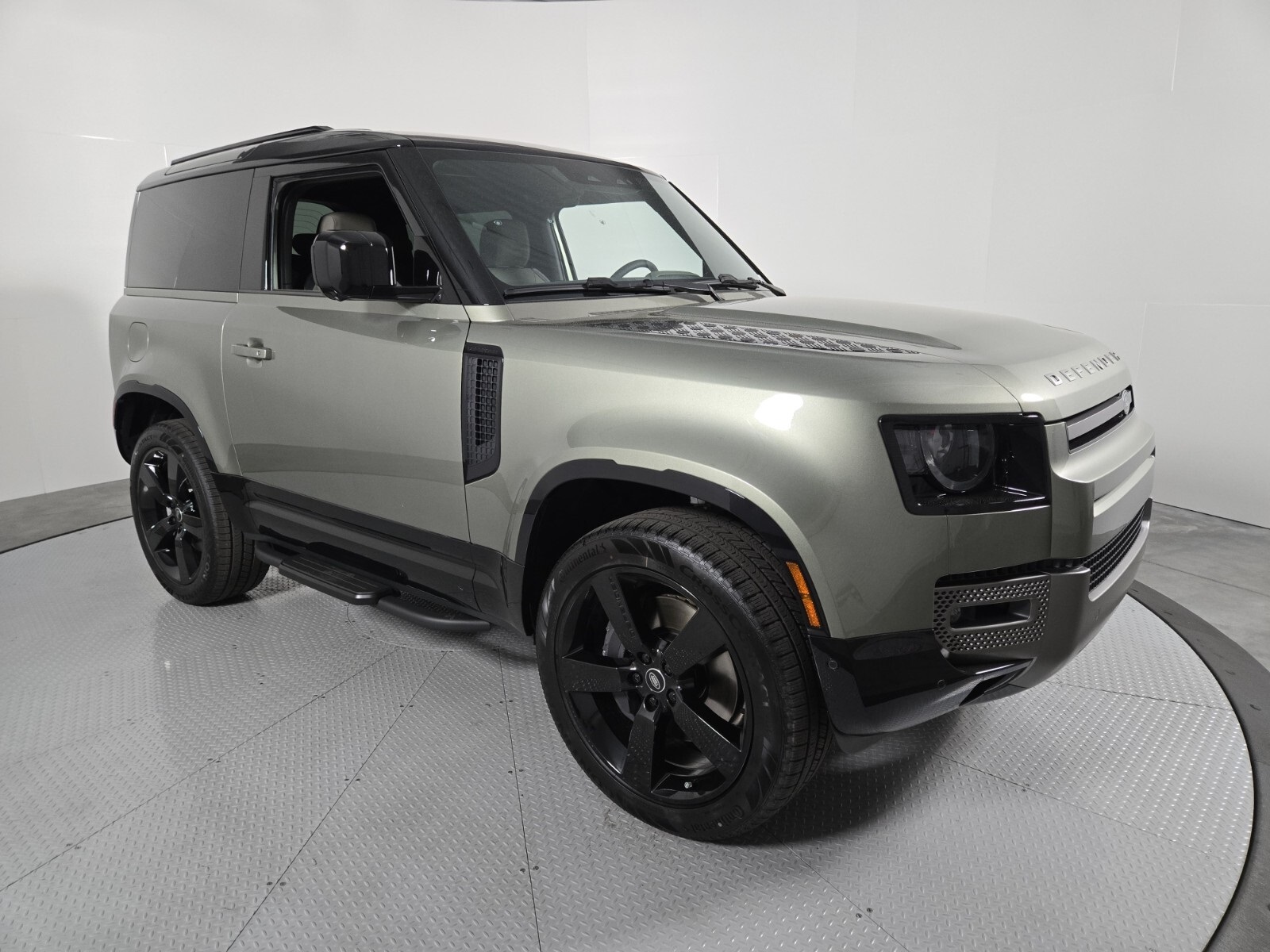 2025 Land Rover Defender X-Dynamic SE photo 14