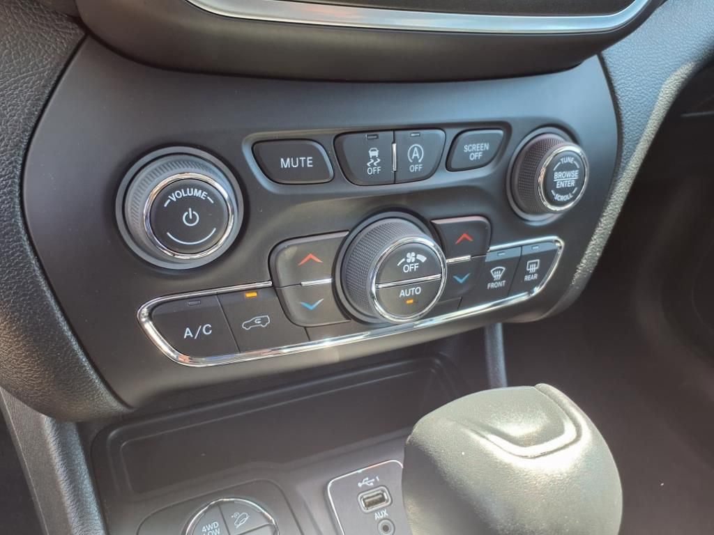 2022 JEEP CHEROKEE - Image 19