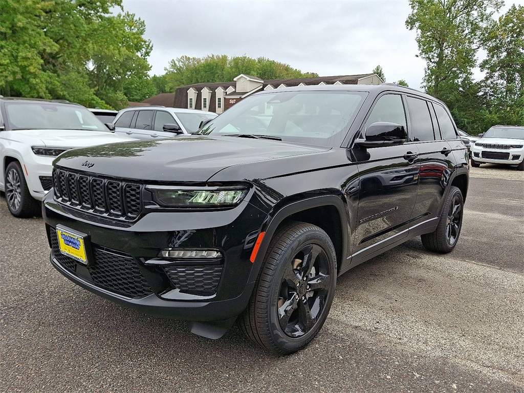 2025 Jeep Grand Cherokee Limited photo 2