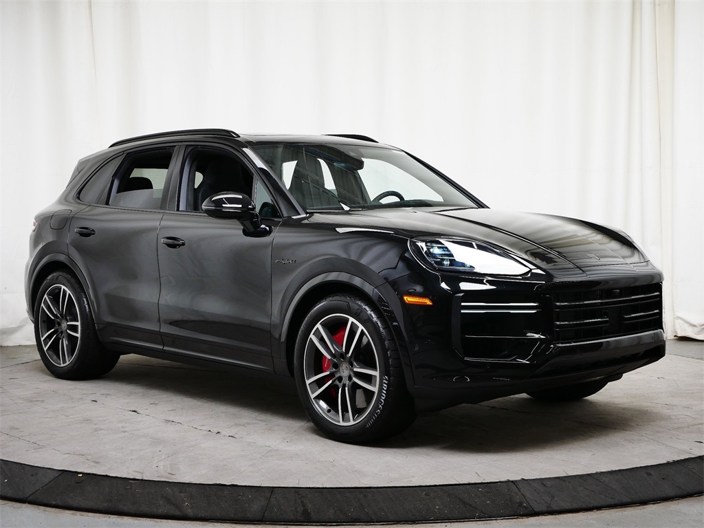 2025 Porsche Cayenne E-Hybrid Turbo photo 9