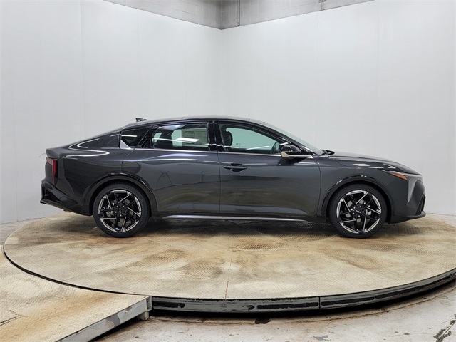 2025 Kia K4 GT-Line photo 3