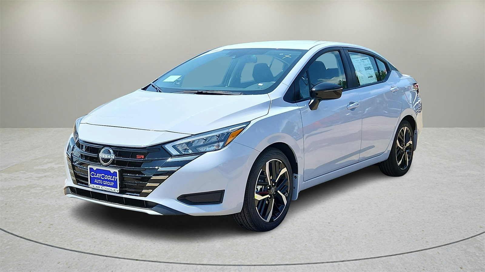 2025 Nissan Versa 1.6 SR photo 2