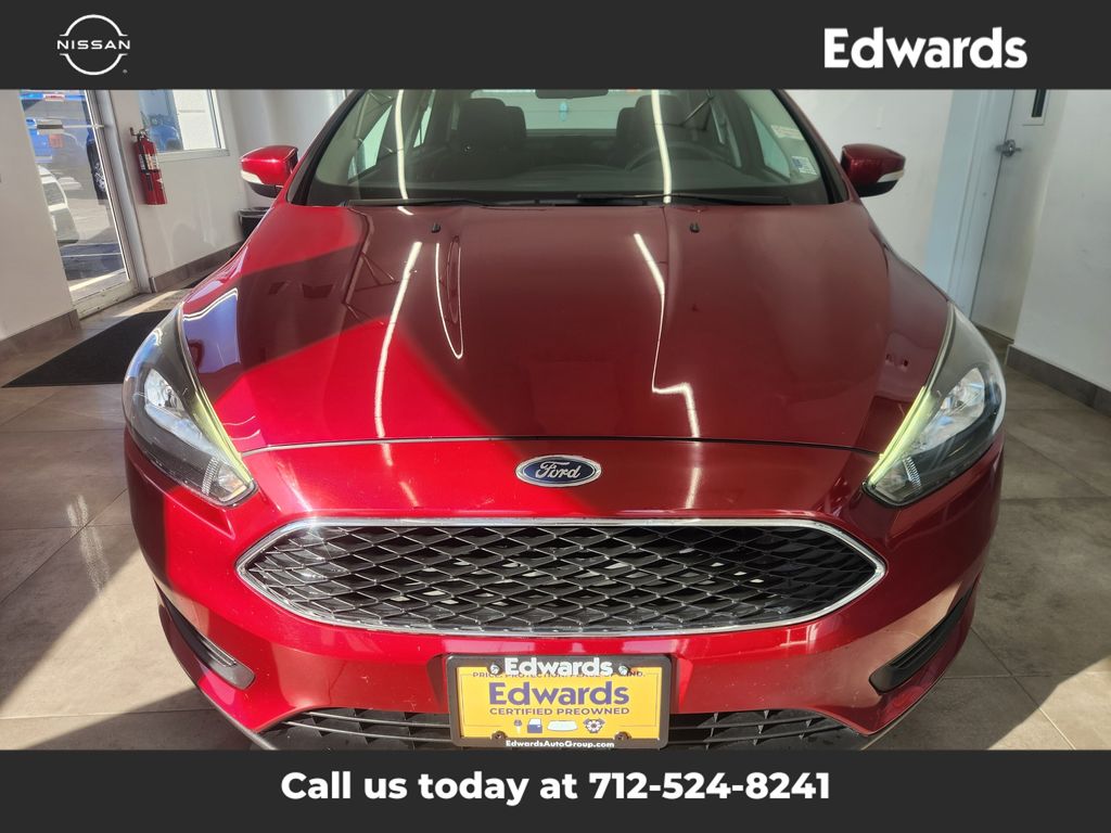 2017 Ford Focus SEL photo 3