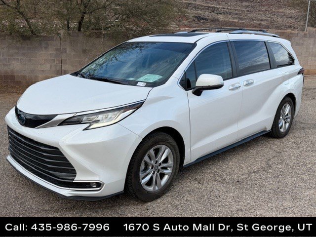 2023 Toyota Sienna Limited's photo