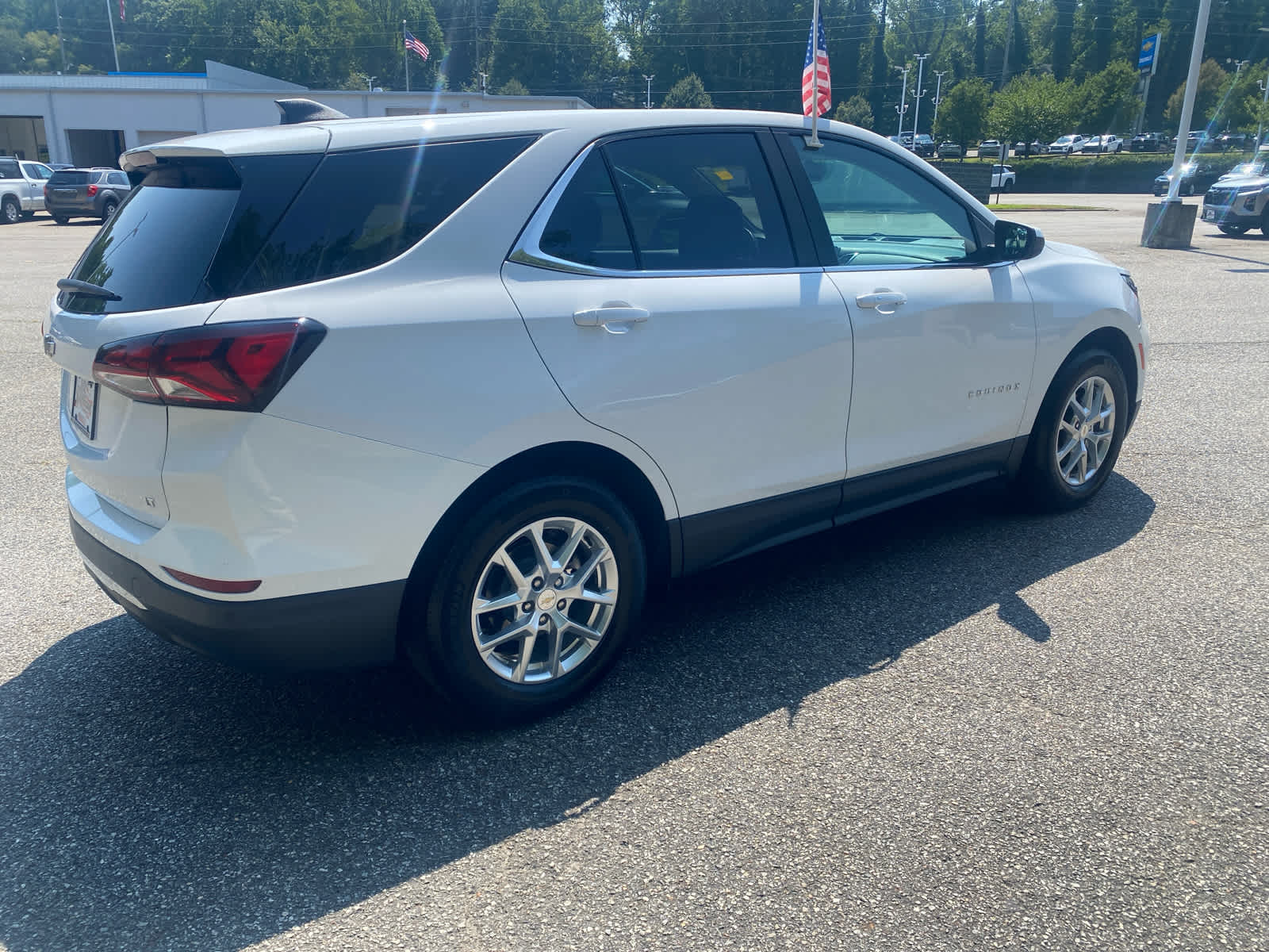 2022 Chevrolet Equinox LT photo 3