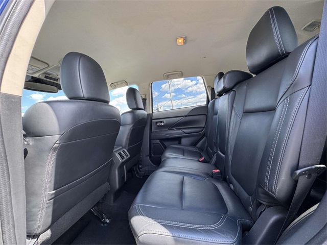 2020 Mitsubishi Outlander SEL photo 3