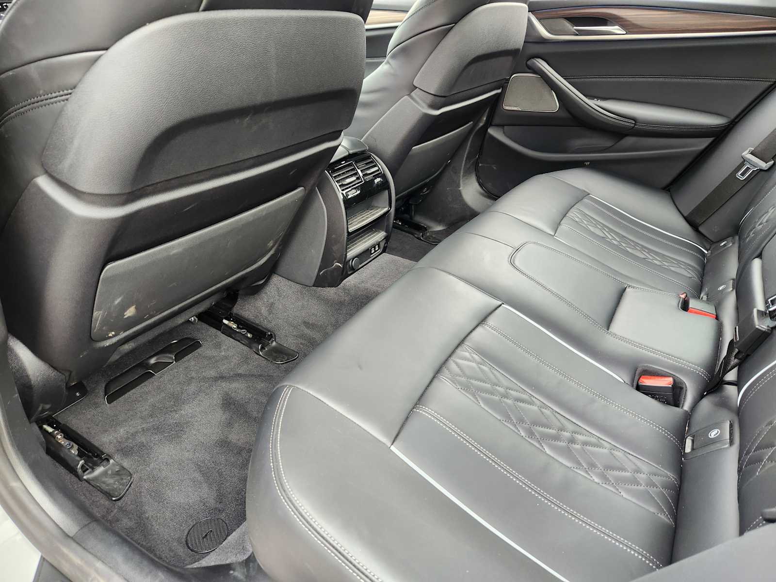 Certified Used 2023 Alpine White BMW 530e xDrive image 27