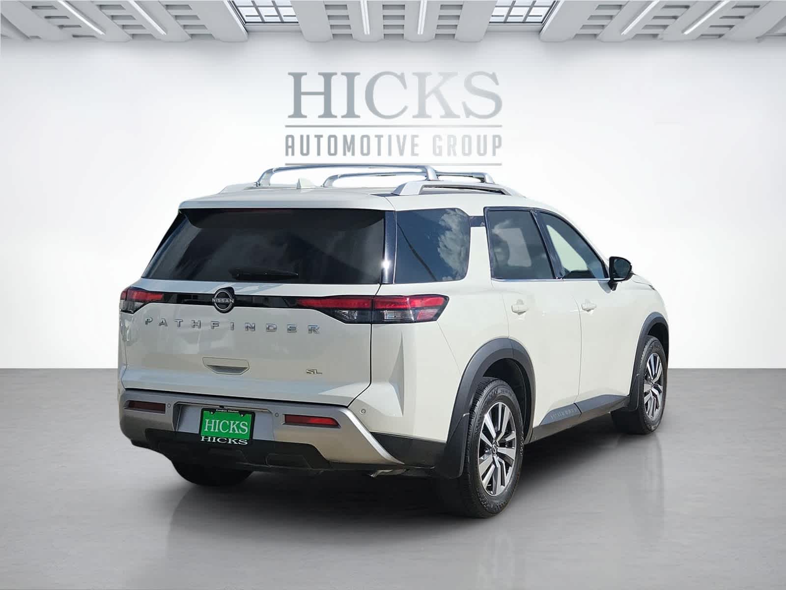2024 Nissan Pathfinder SL photo 4