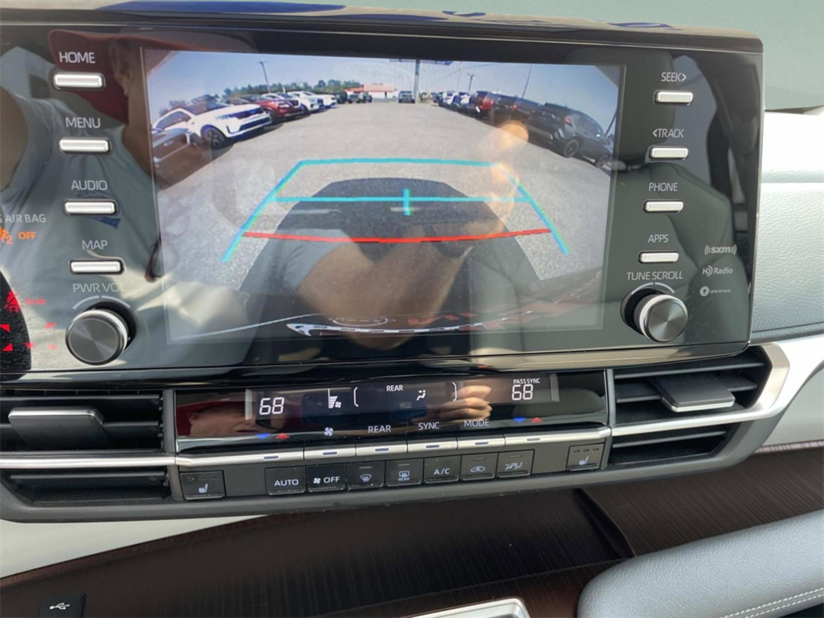 2021 Toyota Sienna XLE photo 16