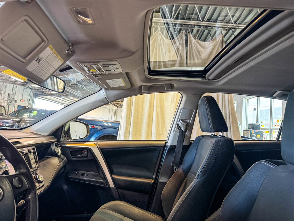 2013 Toyota RAV4 XLE photo 4
