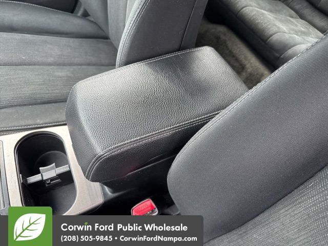 2013 Subaru Legacy 2.5i photo 22