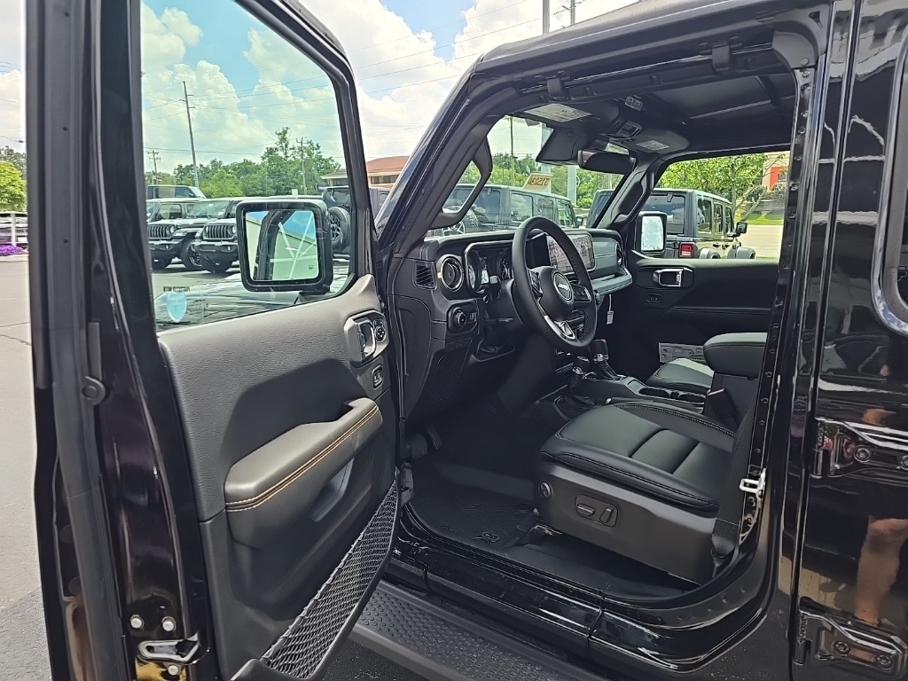2025 Jeep Wrangler Sahara photo 14