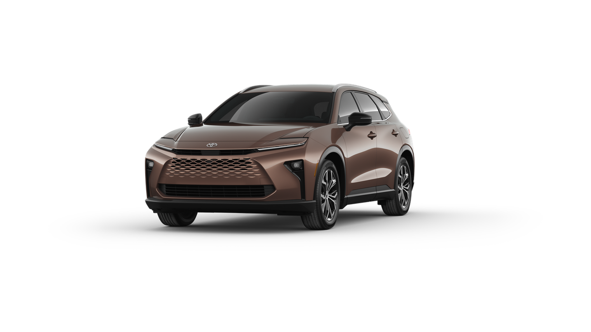 2025 Toyota Crown Signia XLE's photo