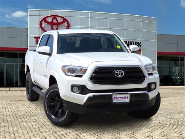 2016 Toyota Tacoma SR5's photo