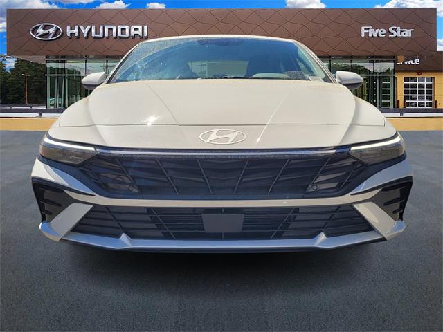 2025 Hyundai Elantra SEL Convenience photo 2