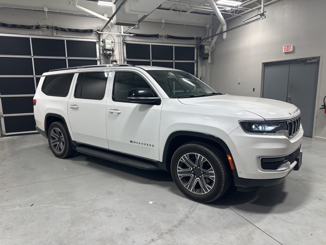 2023 Jeep Wagoneer L Series II photo 9